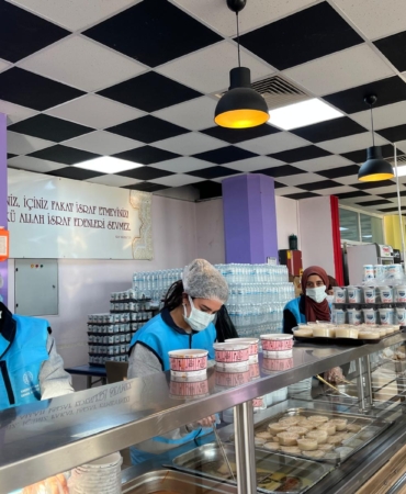 70 AİLEYE 1000 ÖĞÜN YEMEK 4