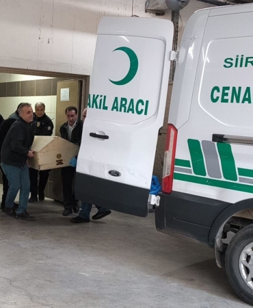 Siirt'te bir kadın evinde bıçaklanarak öldürüldü