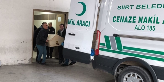 Siirt’te 2 çocuk annesi kadın evinde bıçaklanmış halde ölü bulundu