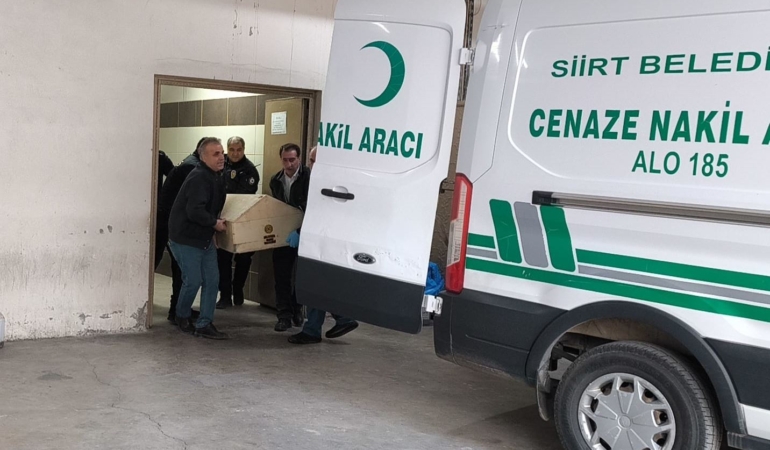 Siirt'te bir kadın evinde bıçaklanarak öldürüldü