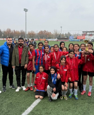 FUTBOL YILDIZ KIZLAR 2