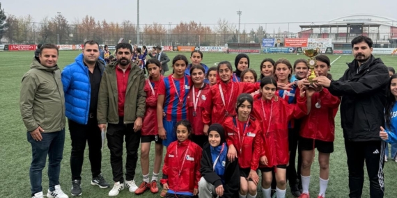 Batman – TOKİ Kazım Karabekir Ortaokulu yıldız kızlar futbolda zirvede