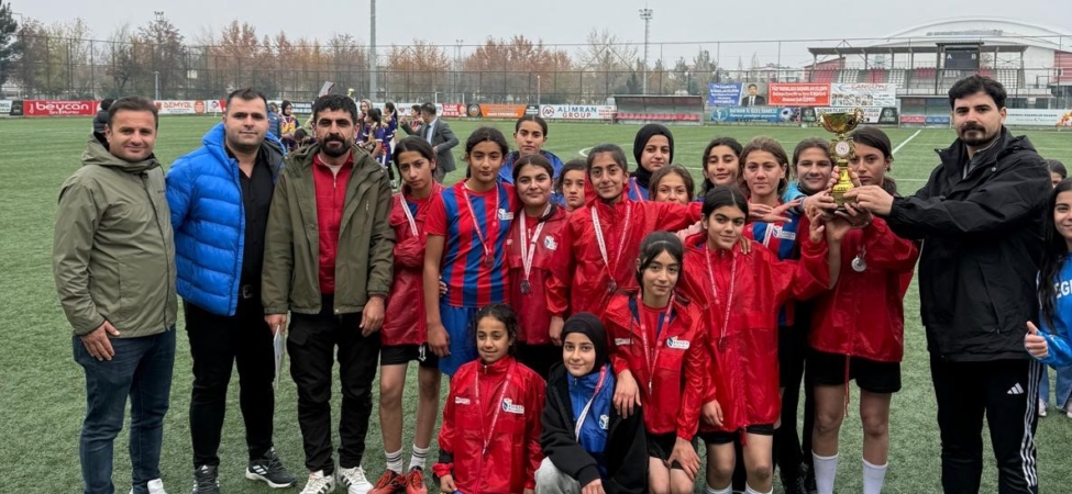 FUTBOL YILDIZ KIZLAR 2