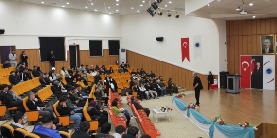 Batman Üniversitesinde “İnsan’a Yolculuk” söyleşisi gerçekleşti