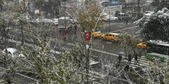 Batman’da mevsimin ilk karı etkili oldu: Yüksek kesimler beyaz örtüyle kaplandı