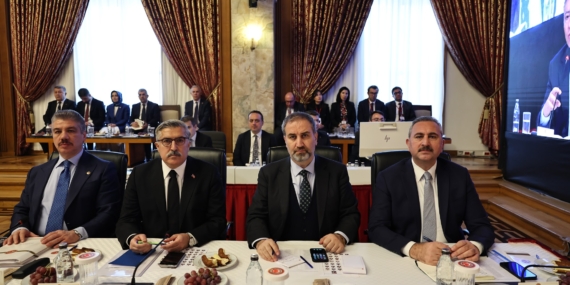 AK Parti’nin Komisyon raporundan: Örgüt kendini feshettiyse suç ortadan kalkar