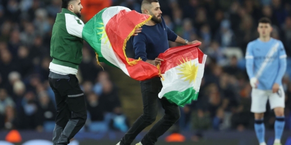 Manchester City–Galatasaray maçında Kürdistan bayraklı protesto