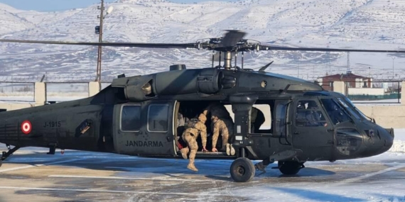 Batman – Karla kaplı köyde helikopterle hasta tahliyesi