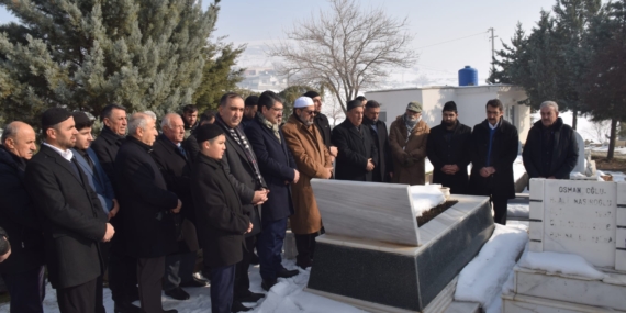 Hayırsever iş insanı Necat Nasıroğlu, mezarı başında anıldı