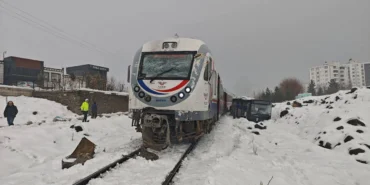 diyarbakir-da-belediye-otobusu-trenle-carpisti-1-yarali