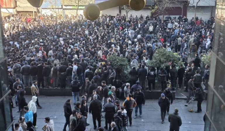 iran-protestolar-dorduncu-gunde-tum-ulkeye-yayiliyor