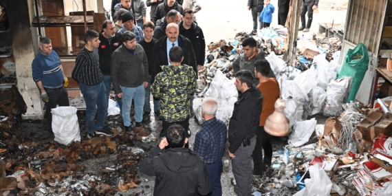 Batman Valisi yangın çıkan işyerinde incelemelerde bulundu