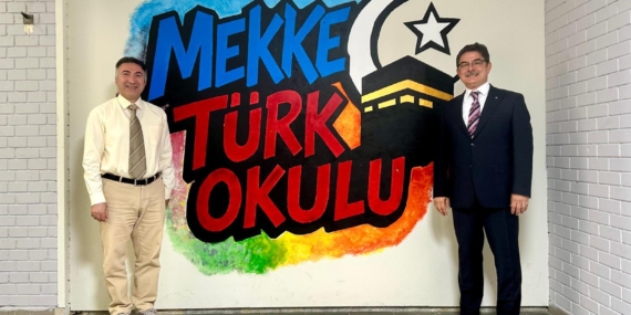 Rektör prof. Dr. Demir, Mekke Uluslararası Türk Okulunda öğrencilerle buluştu