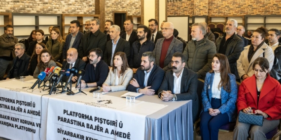 Sınırdan geçiş izni çıkmadı – Kobani’ye gönderilen insani yardım TIR’ları geri döndü