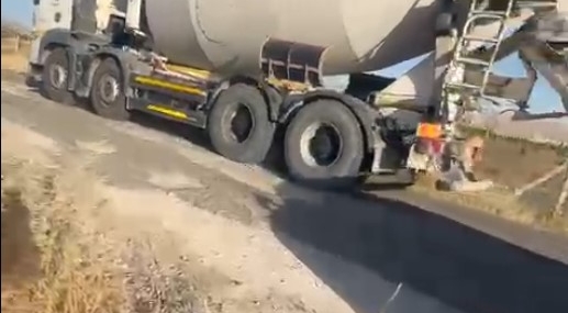 Beşiri’de köy yolu çukura döndü: 30 köy aynı yolu kullanıyor