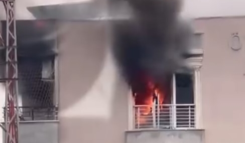 Batman’daki apartman yangınında 2 kişi dumandan etkilendi
