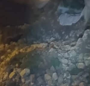 Gercüş’te ev çöktü, hayvanlar enkaz altında kaldı