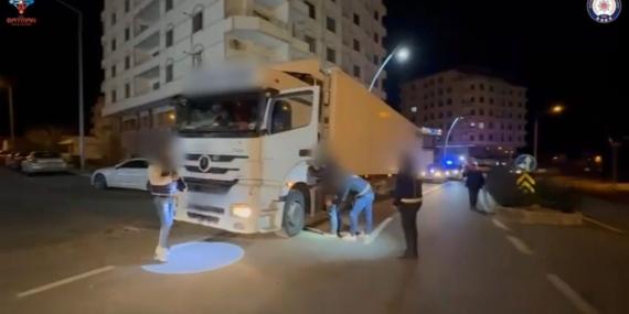 Batman’da göçmen kaçakçılığı operasyonu: Tırda 25 kişi bulundu