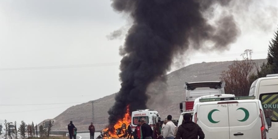 Hasankeyf’te araç taklalar attı, kaza sonrası alev aldı: 2 Yaralı