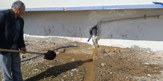 Kozluk’ta kanalizasyon tepkisi: Mahalle sakinleri çözüm bekliyor