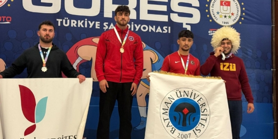 Batman Üniversitesi öğrencileri güreş şampiyonasına damga vurdu