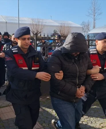 izmir-dahil-7-ilde-yasa-disi-bahis-cetesine-baskin-14-kisi-gozaltina-alindi