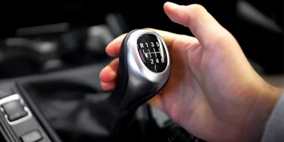 Debriyaja veda: 8 dev marka manuel vites defterini kapatıyor