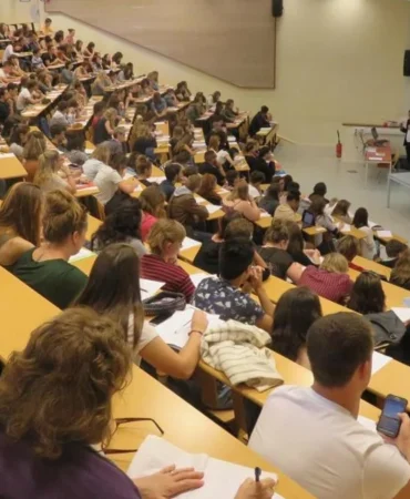 üniversite öğrencisi