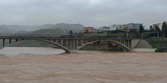 Cizre’de Dicle Nehri alarmı: Su seviyesi kritik noktaya ulaştı