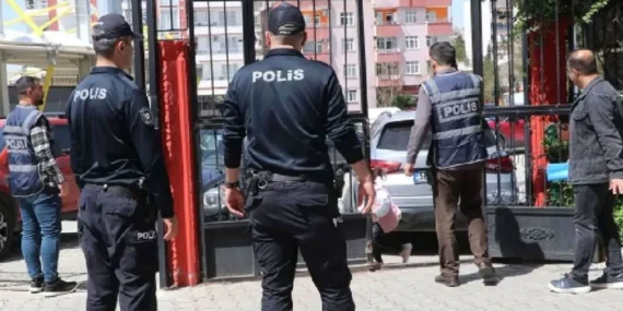İzmir – Okul saldırısı yapılacak iddiasıyla 8 öğrenci gözaltına alındı