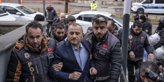 Dersim – Dönemin Tunceli Valisi Tuncay Sonel adliyeye sevk edildi