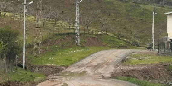 Beşiri’de yağış sonrası kapanan köy yolları yeniden ulaşıma açıldı