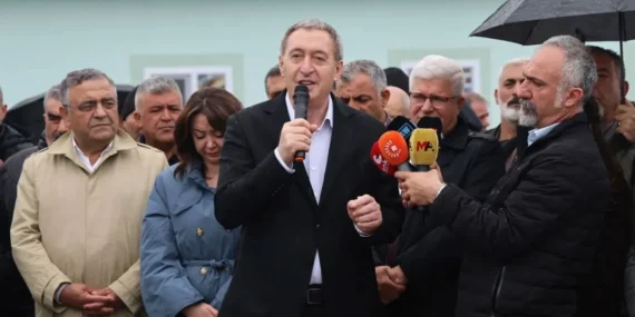 Bakırhan’dan cezaevi önünde mesaj: Barışın ilk adımı hukuk kararlarının uygulanması