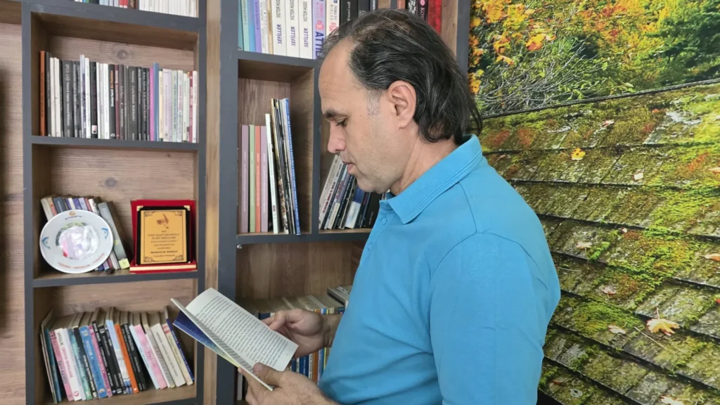 Adlar Ağacı raflarda: Salih Erol ilk kitabıyla okuyucunun karşısında