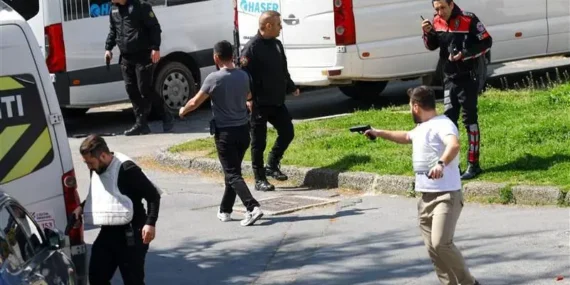 Son dakika… İsrail Konsolosluğu önünde çatışma: 3 kişi etkisiz hale getirildi