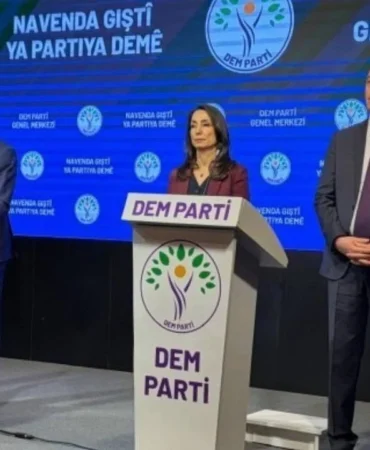 ozelin-dem-parti-ziyareti-sonrasi-aciklama-yapiliyor-nvjv