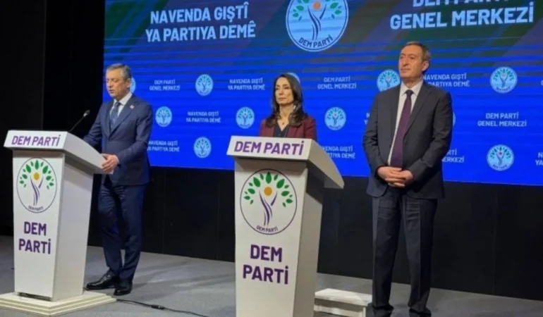 ozelin-dem-parti-ziyareti-sonrasi-aciklama-yapiliyor-nvjv