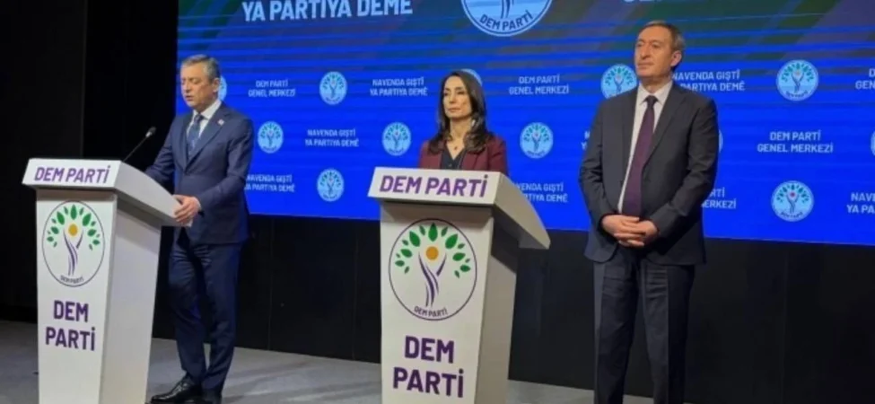 ozelin-dem-parti-ziyareti-sonrasi-aciklama-yapiliyor-nvjv