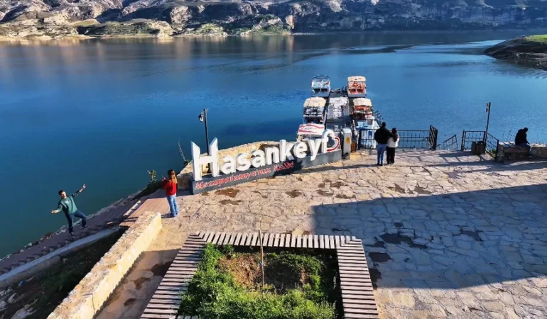 sularin-ortasinda-bir-tarih-masali-rotayi-oraya-kirmayan-pisman-oluyor-3