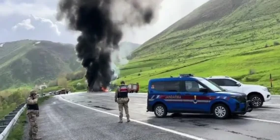 Bitlis yolunda feci kaza: İki sürücü hayatını kaybetti