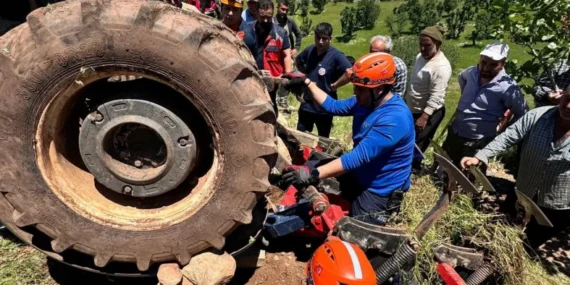 Siirt’te traktör devrildi: Sürücü ağır yaralandı