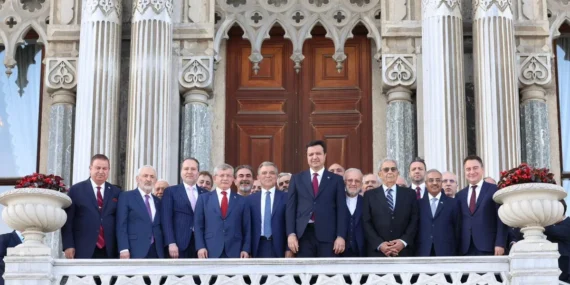 Bu kare konuşuluyor: Abdullah Gül, Ahmet Davutoğlu, Ali Babacan, Mahmut Arıkan ile Fatih Erbakan