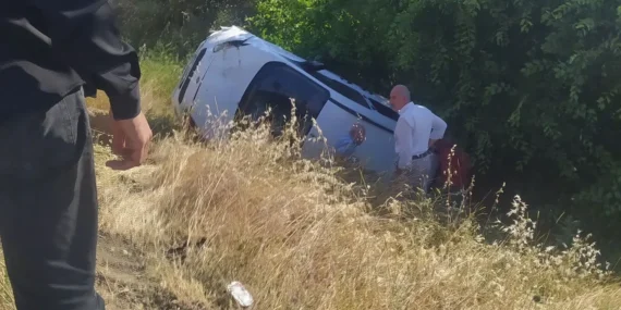 Beşiri’de Otomobil Takla Attı: Araç Hurdaya Döndü