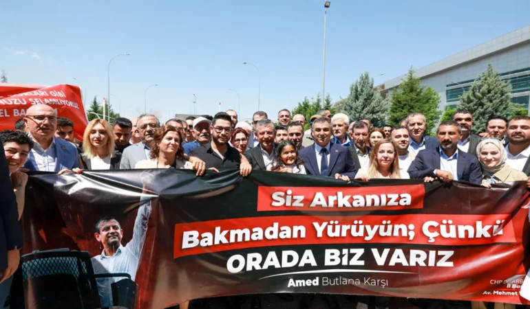 ozgur-ozel-diyarbakir-da-yurttaslardan-yogun-ilgi