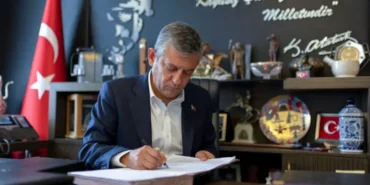 ÖZGÜR ÖZEL imza