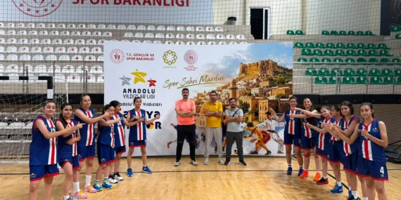Sultanlar yarı final biletini namağlup aldı