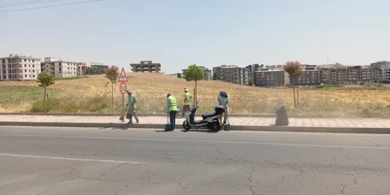 Batman Çevre Gönüllüleri: Emekçiler bu sıcakta korunmalı