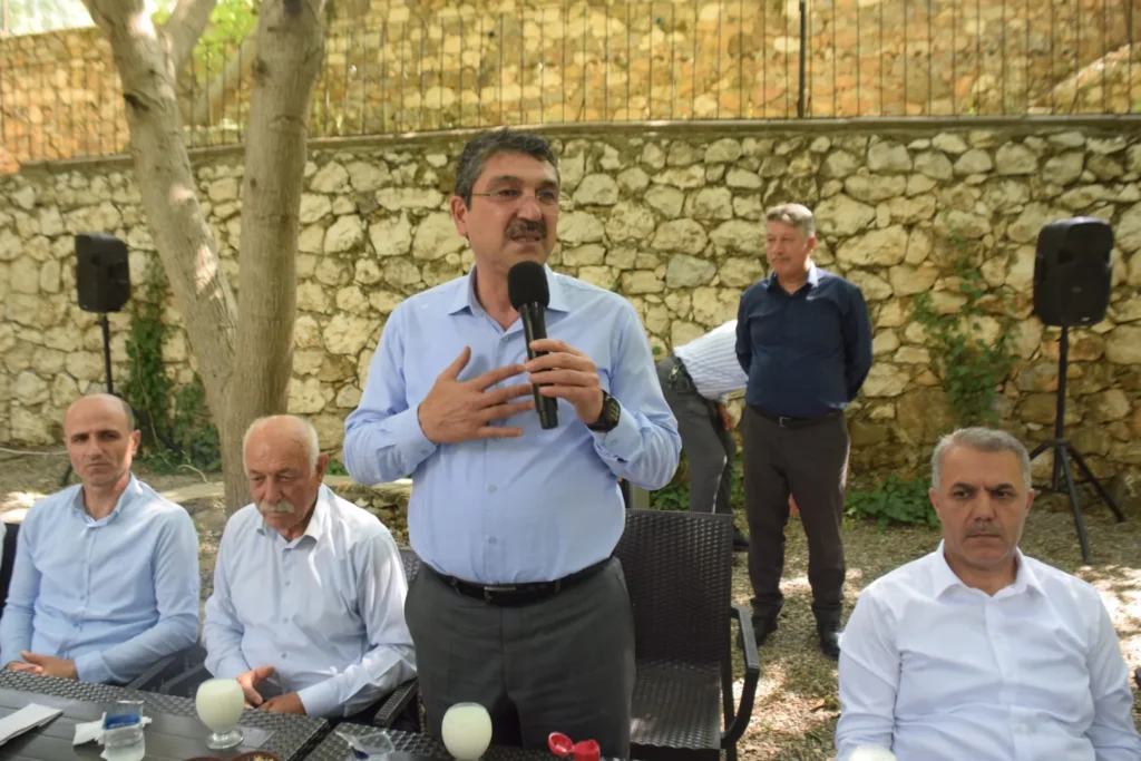 Sason’da kardeşlik sofrası: İki aile arasındaki husumet son buldu Sason’da kardeşlik sofrası: İki aile arasındaki husumet son buldu