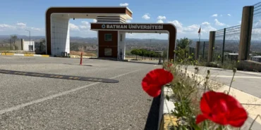 batman üniversitesi kapısı