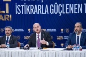 20260828143445_AA-20260828-42326633-42326629-AK_PARTININ_TURKIYE_YUZYILI_BULUSMALARI_KARDESLIKLE_KENETLENEN_ISTIKRARLA_GUCLENEN_TURKIYE_SLOGANIYLA_BASLIYOR